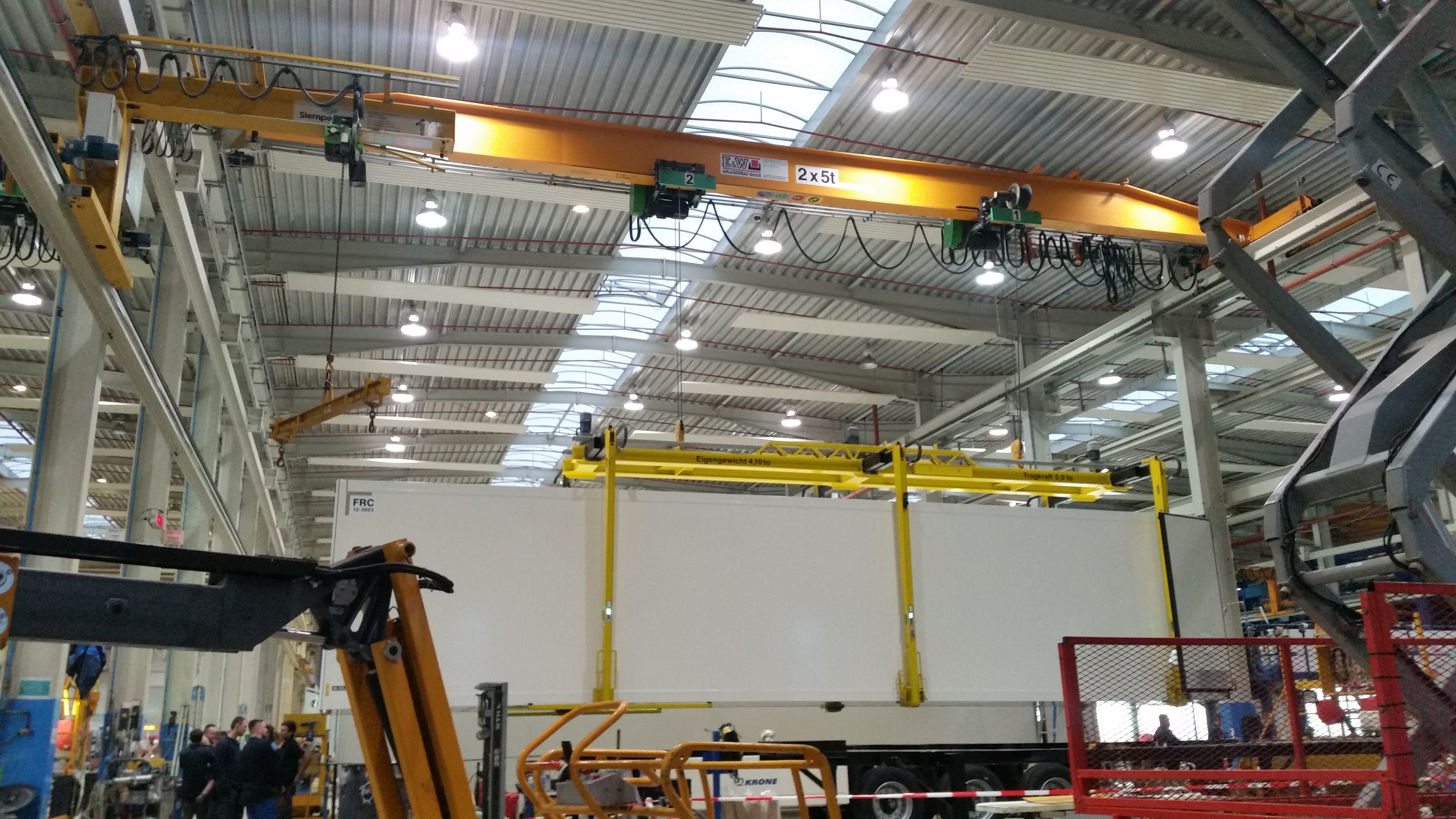 Refrigerated Truck Trailer Crane - Image 3