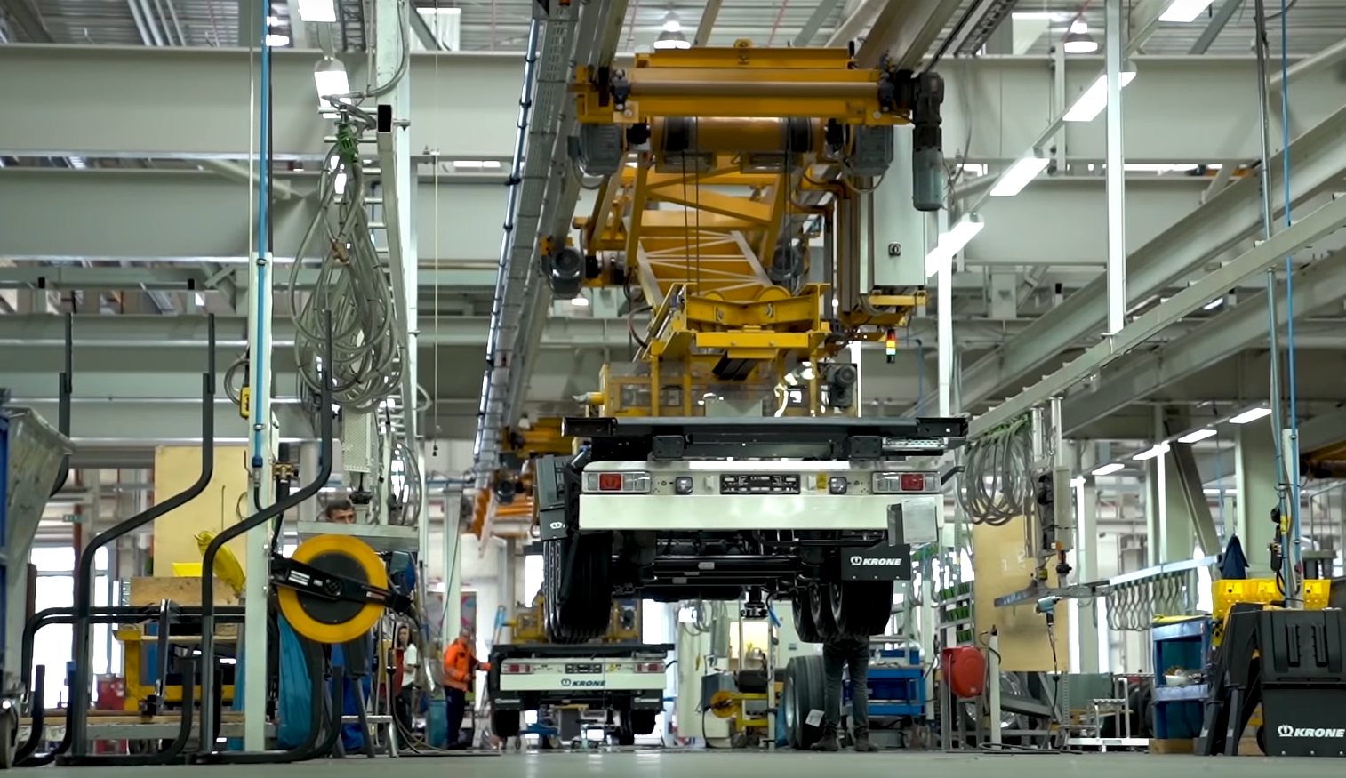 Refrigerated Truck Trailer Crane - Image 7